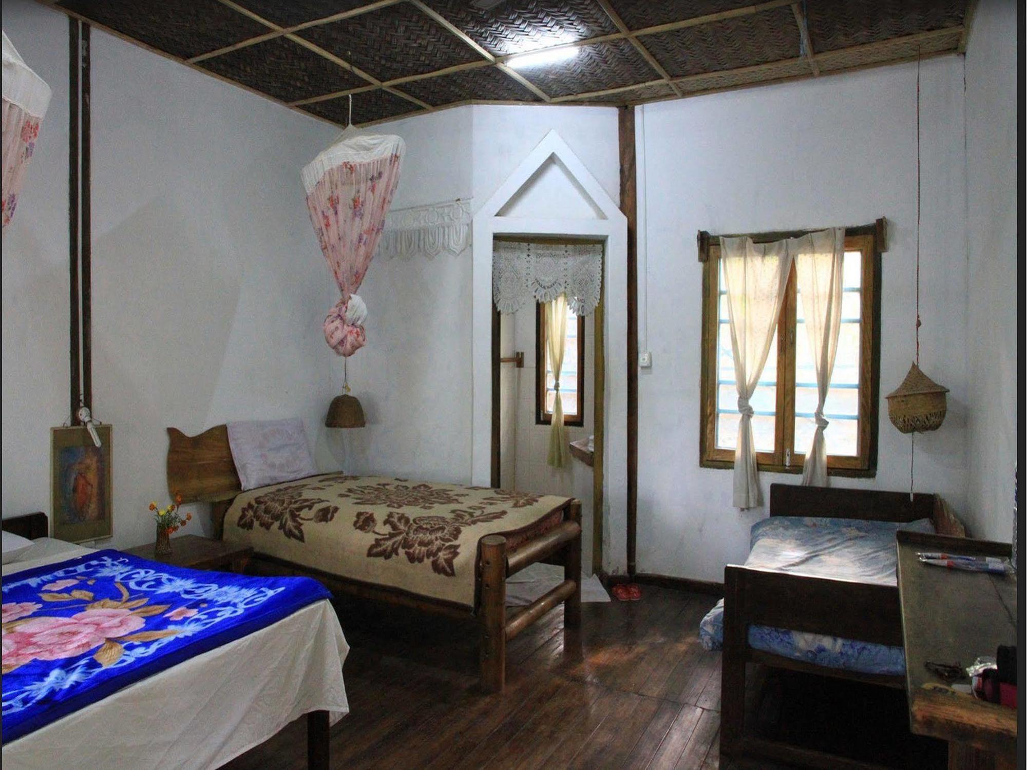 Prince Hotel Mrauk-oo Esterno foto